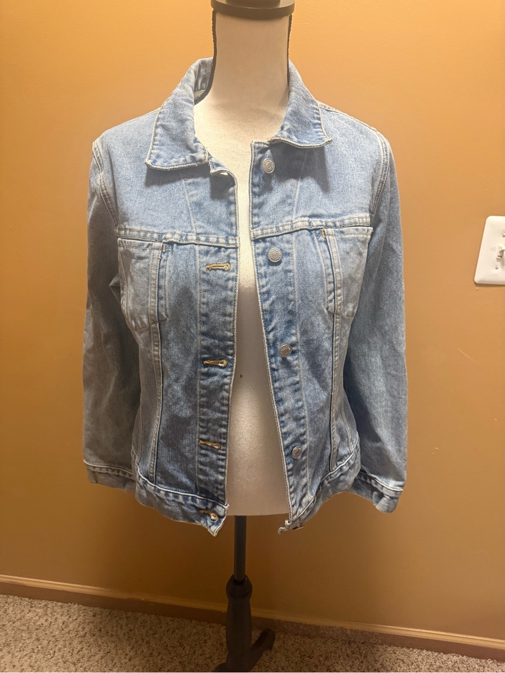 The Limited Denim Jacket Light Wash Vintage Y2K
Reworked Suicide Squad Patch M